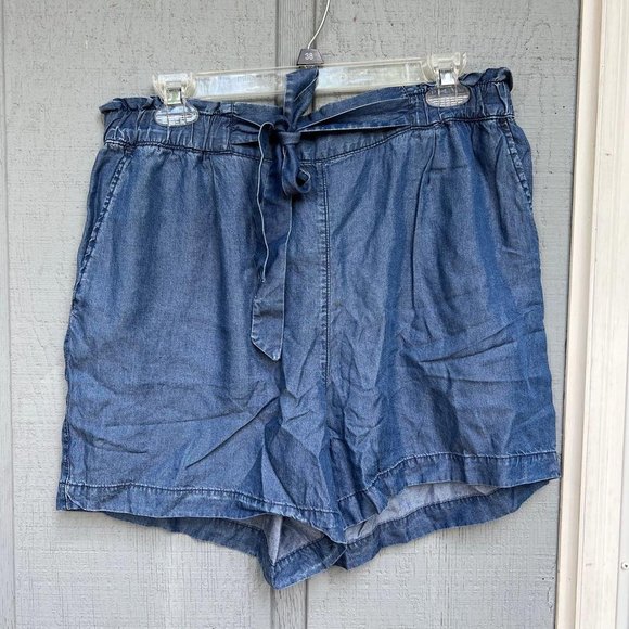 H&M Other - H&M womens high waisted paper bag shorts size 10